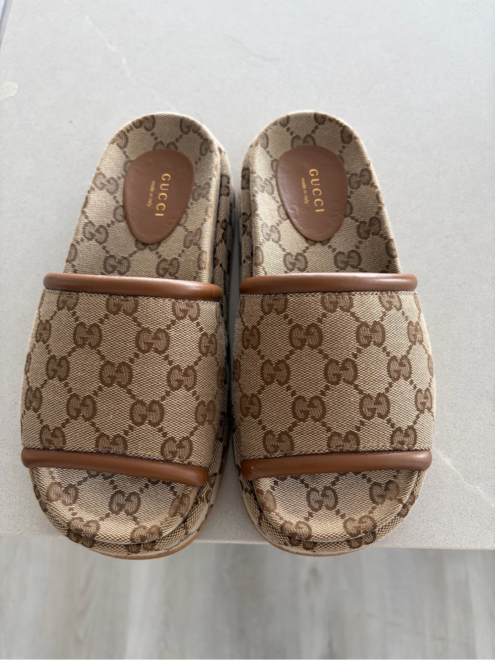 Women’s GUCCI platform sandal - Picture 2 of 4
